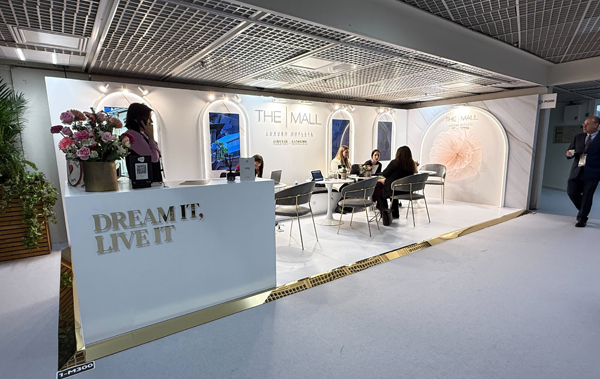 The Mall Luxury Outlets stand